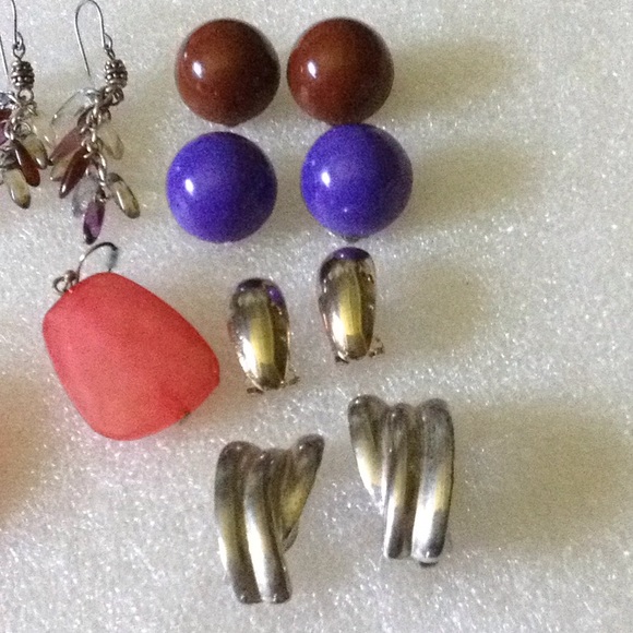 8 Earring bundle - Picture 2 of 4